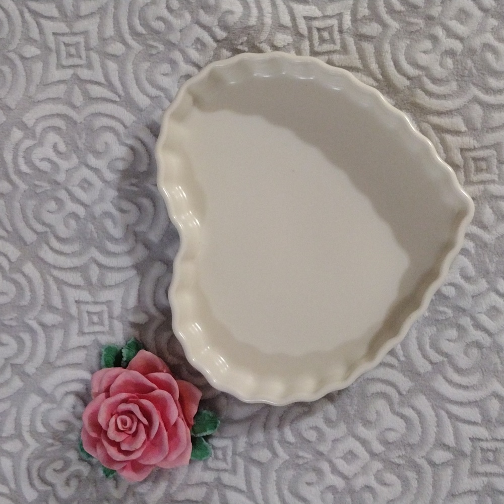Pfaltzgraff Heart Shaped Cream Colored Bakeware Made in USA